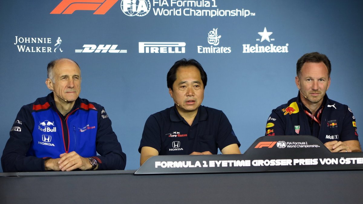 Tisková konference s Franzem Tostem, Tojoharu Tanabem a Christianem Hornerem