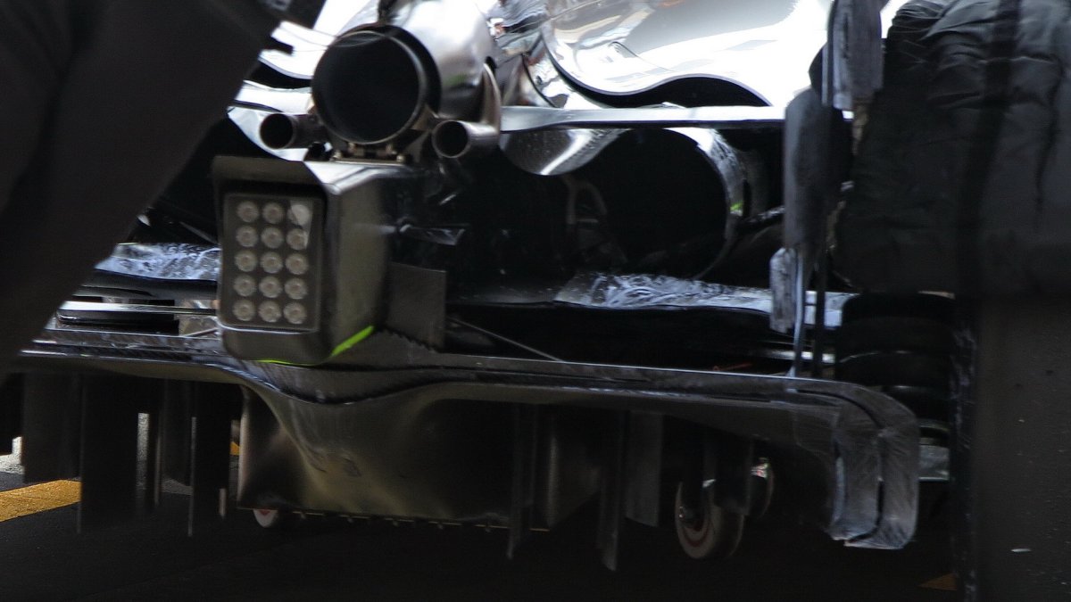 Difuzor Mercedesu W09