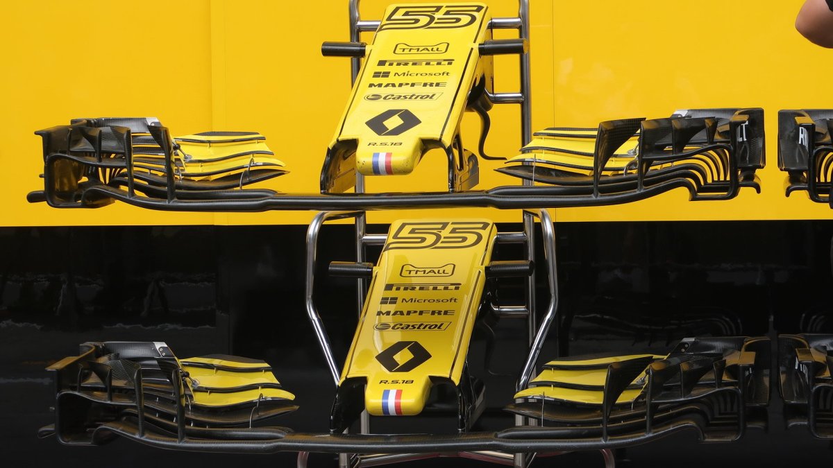 Detail předního křídla vozu Renault v Rakousku