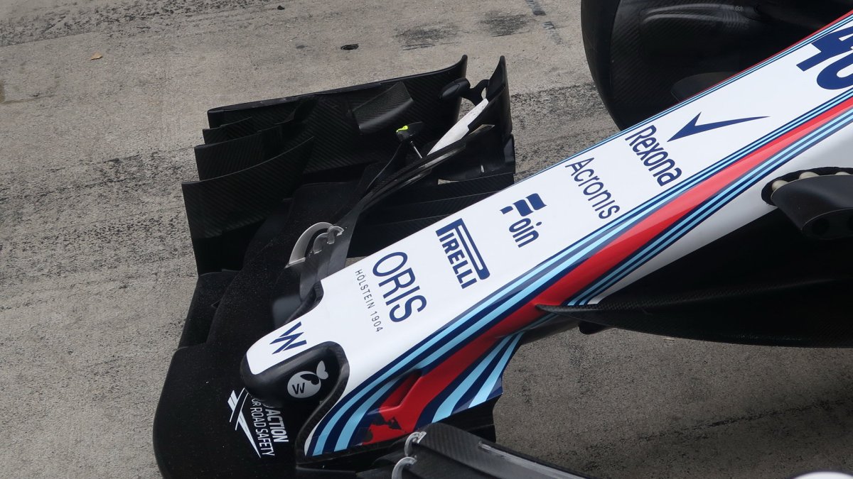 Detail předního křídla vozu Williams v Rakousku