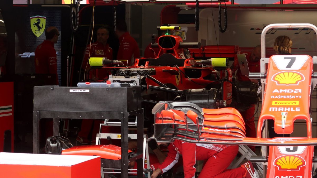 Přípravy na voze Ferrari v Rakousku