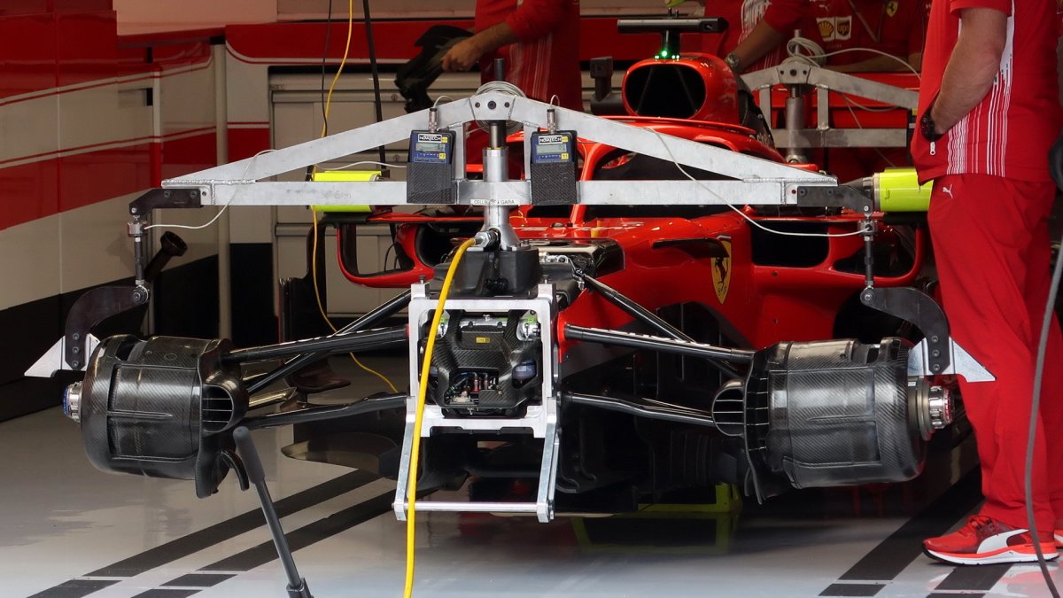 Přípravy na voze Ferrari v Rakousku