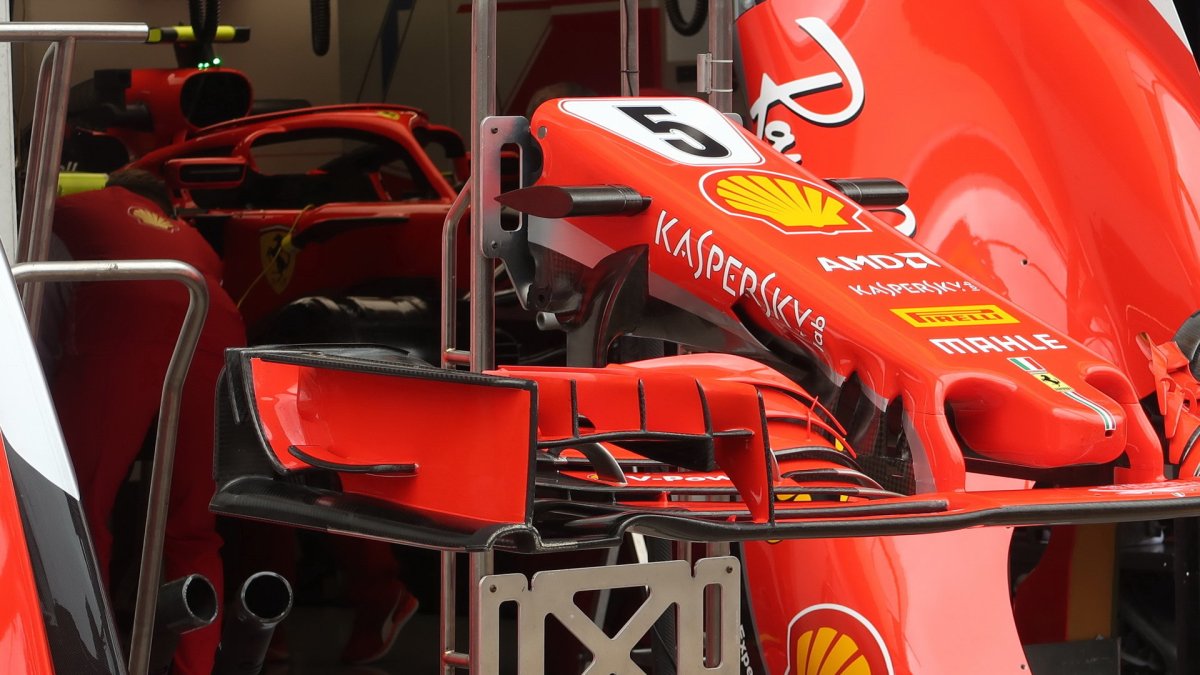 Detail předního křídla vozu Ferrari v Rakousku