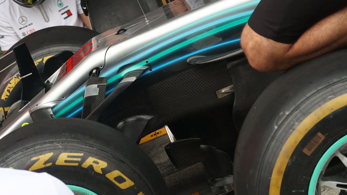 Detail předního zavěšení vozu Mercerces v Rakousku