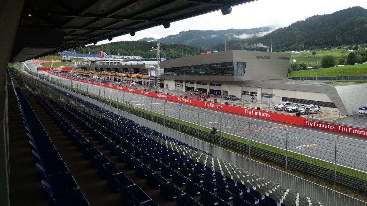 Hlavní tribuna v Rakousku