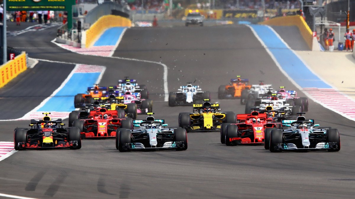 Start závodu ve Francii