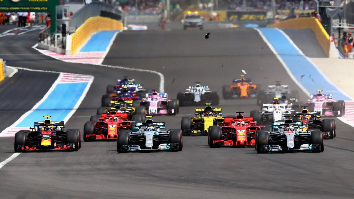 Start závodu ve Francii