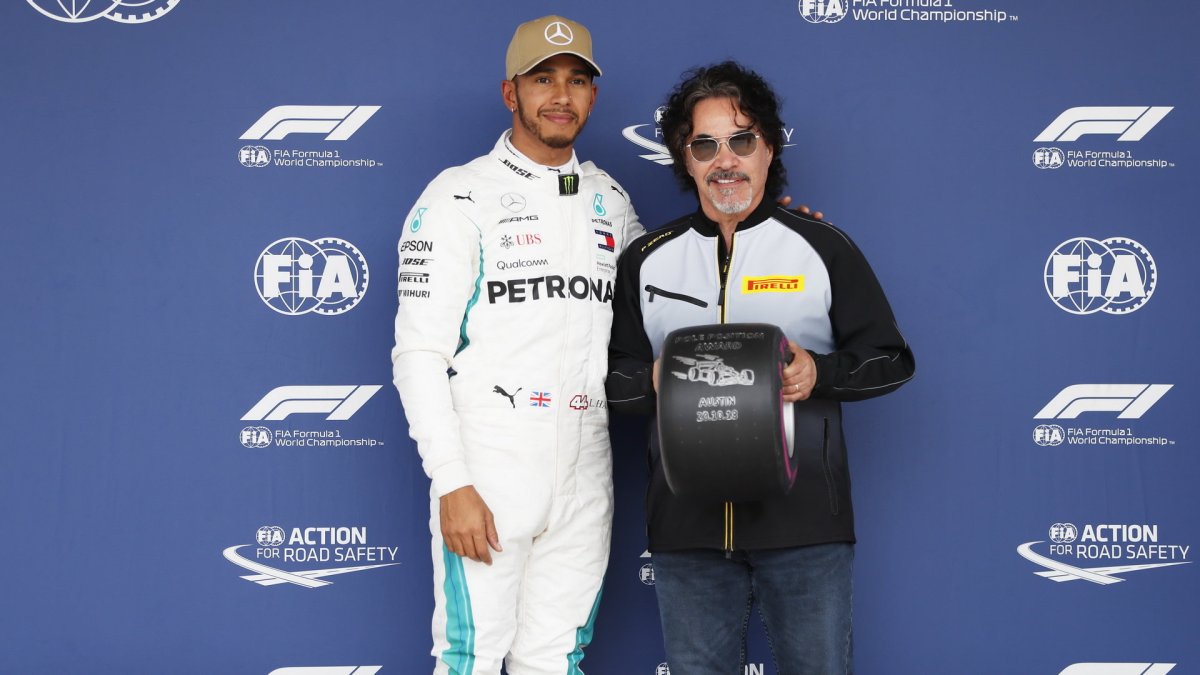 Lewis Hamilton po vítezné kvalififikaci v Austinu