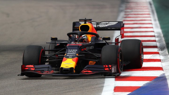 Max Verstappen v tréninku v Soči