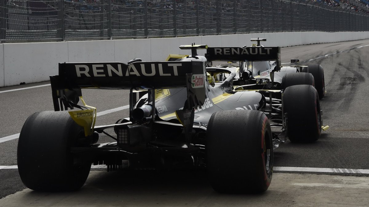 Daniel Ricciardo a Nico Hülkenberg v tréninku v Soči