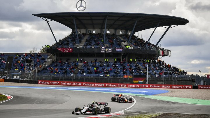 Kevin Magnussen počas závodu na Nürburgringu