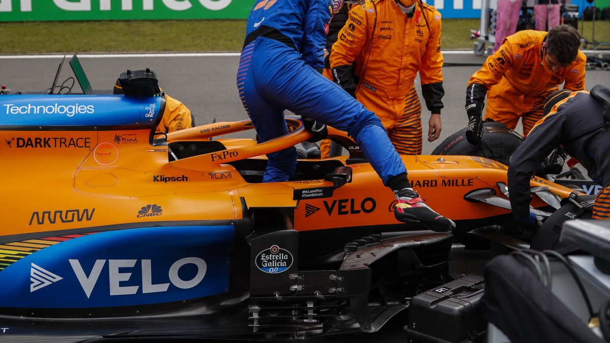 Carlos Sainz před startem závodu na Nürburgringu