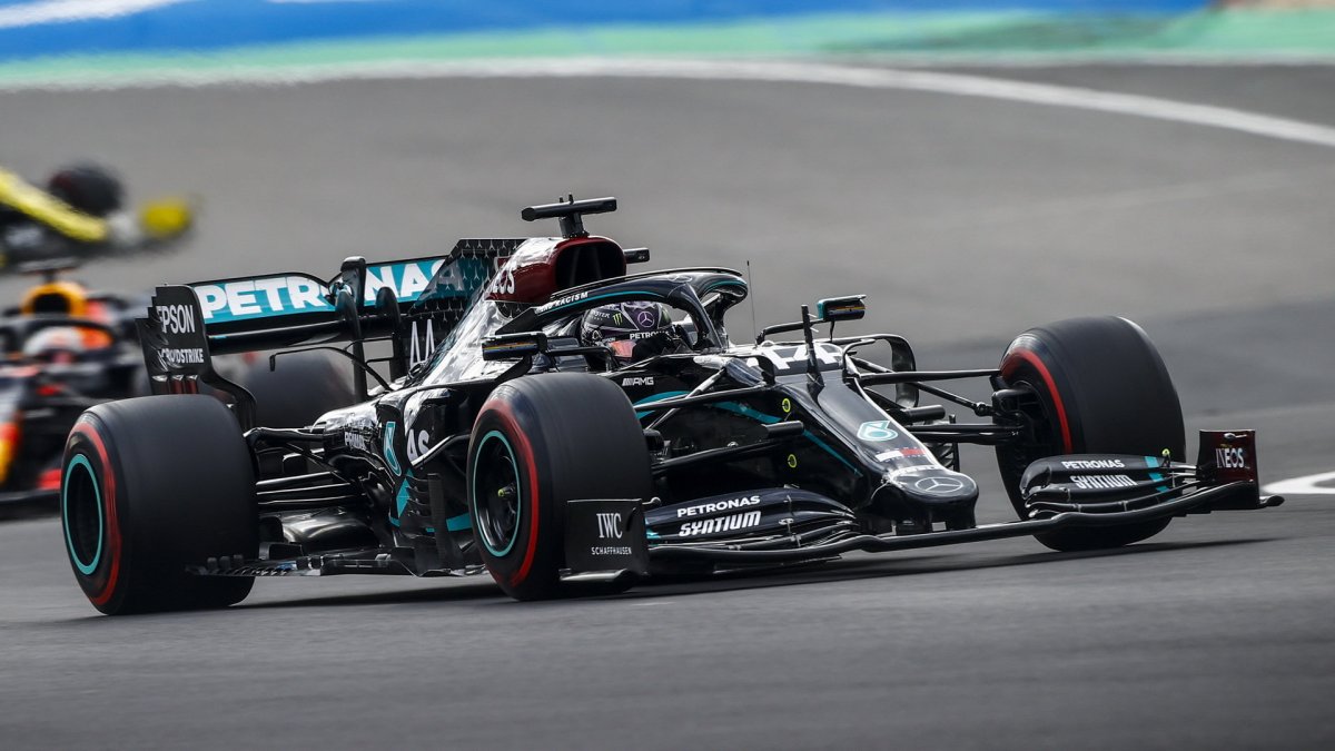 Lewis Hamilton počas závodu na Nürburgringu