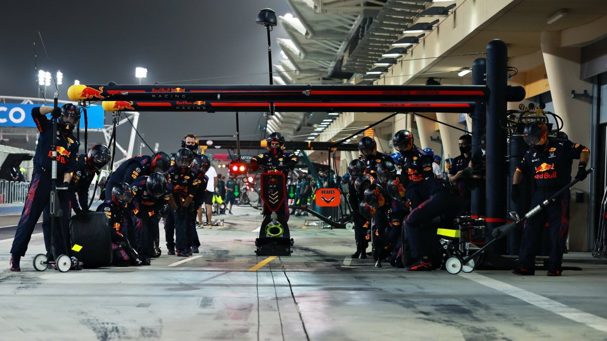 Mechanici připraveni - 2. den předsezonních testů v Bahrajnu