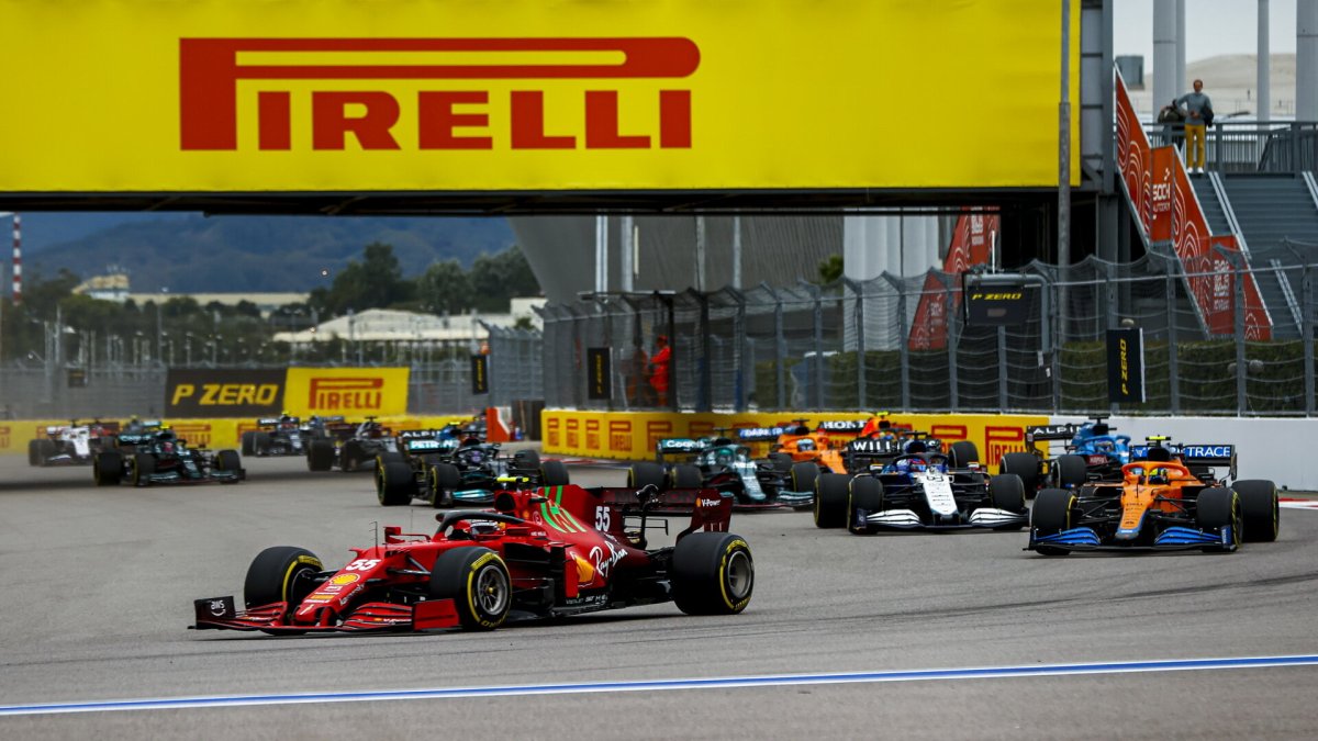Carlos Sainz po startu závodu v Soči