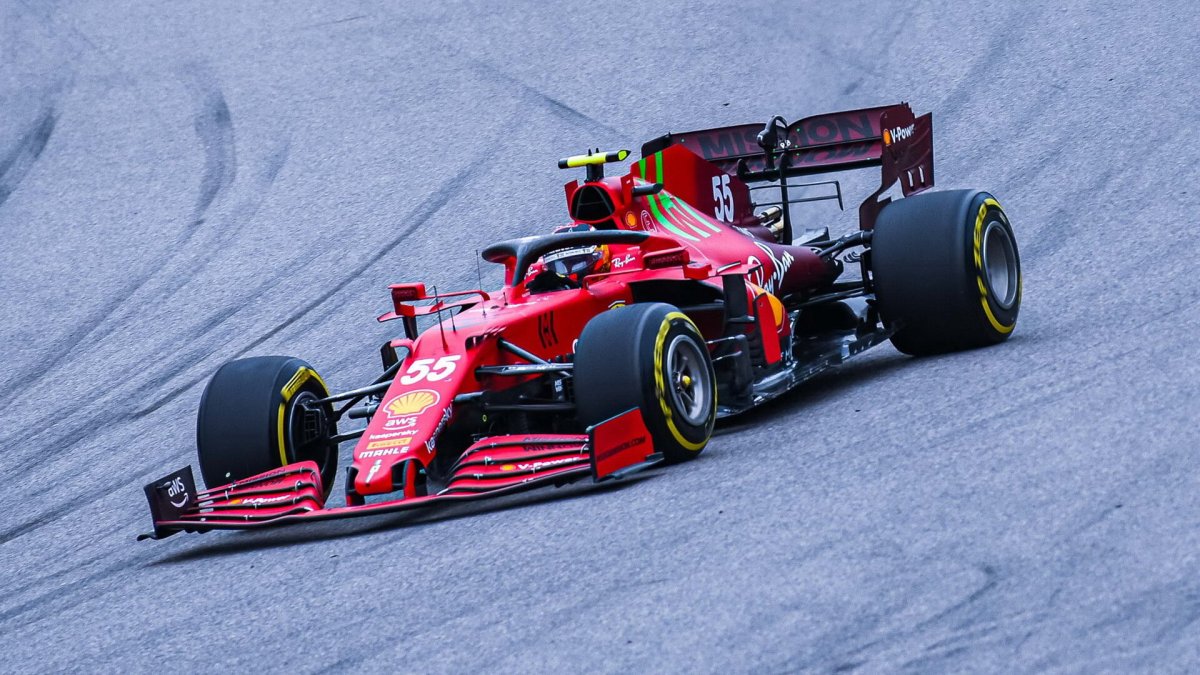 Carlos Sainz v závodě v Soči
