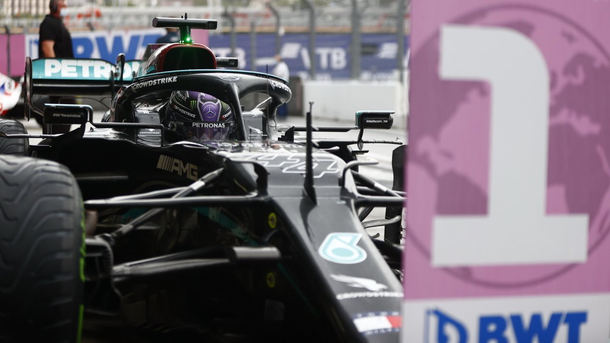 Lewis Hamilton si dojel v závodě v Soči pro 100. vítězství