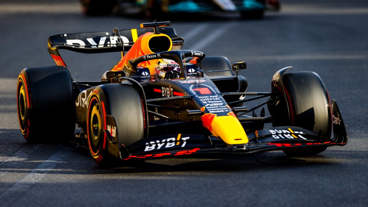 Max Verstappen v kvalifikaci v Ázerbájdžánu