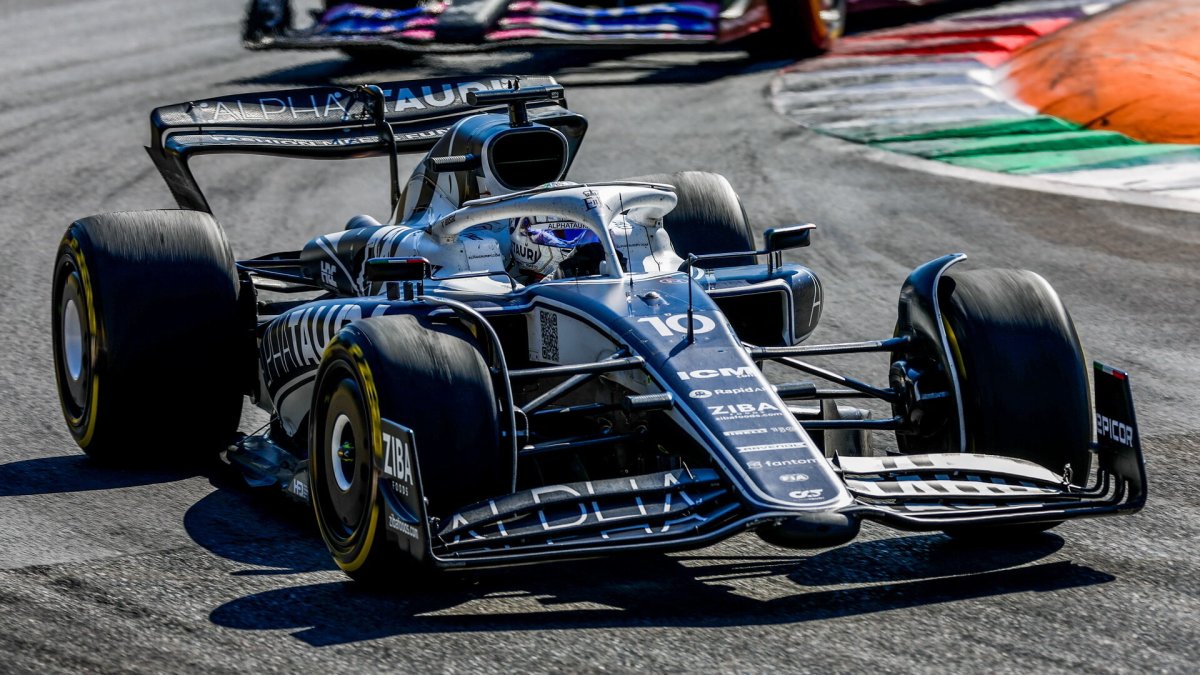Pierre Gasly v závodě na Monze