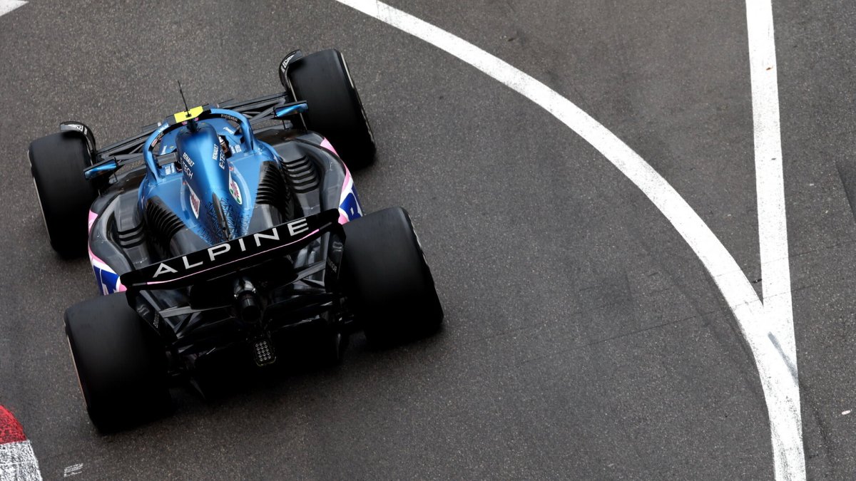 Pierre Gasly v závodě v ulicích Monaka
