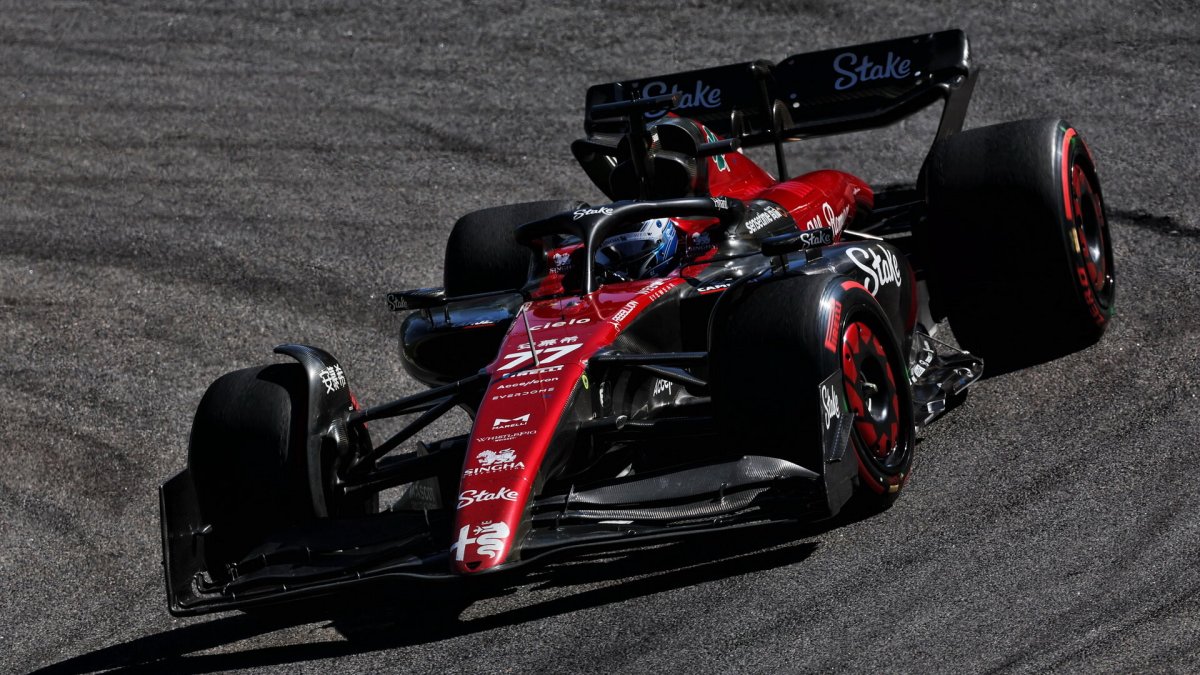 Valtteri Bottas v závodě v Brazílii