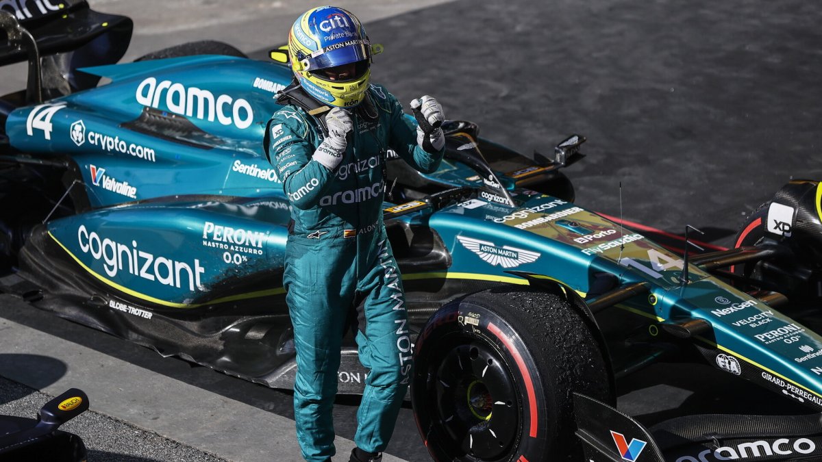 Fernando Alonso po úspěšném cíly v závodě v Brazílii