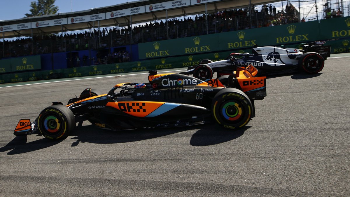 Oscar Piastri a Daniel Ricciardo v závodě v Brazílii