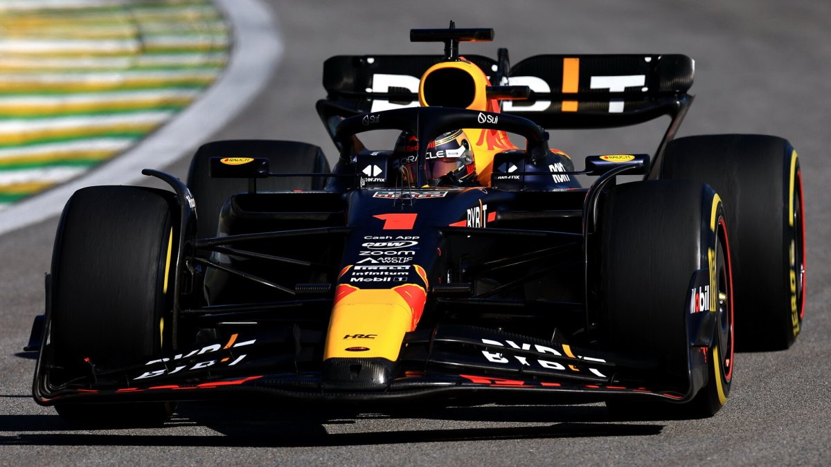 Max Verstappen v závodě v Brazílii