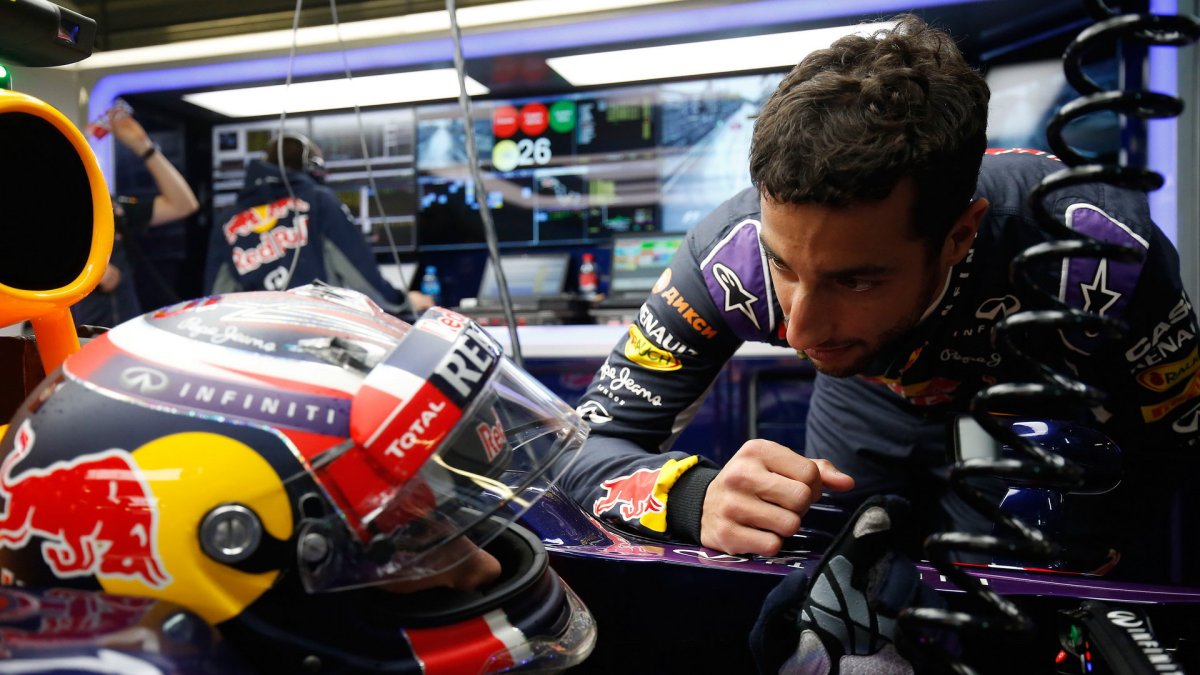 Daniil Kvjat a Daniel Ricciardo v Soči