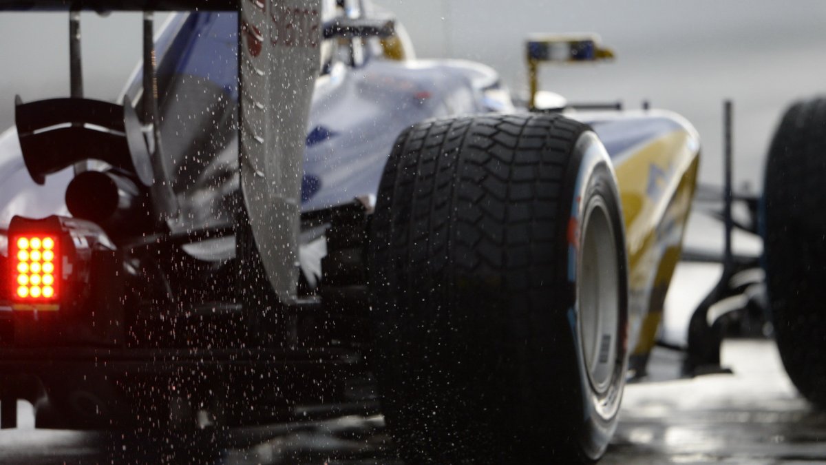 Pneumatiky za deště v Soči