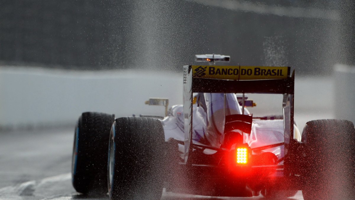 Marcus Ericsson vyjíždí za deště na trať v Soči