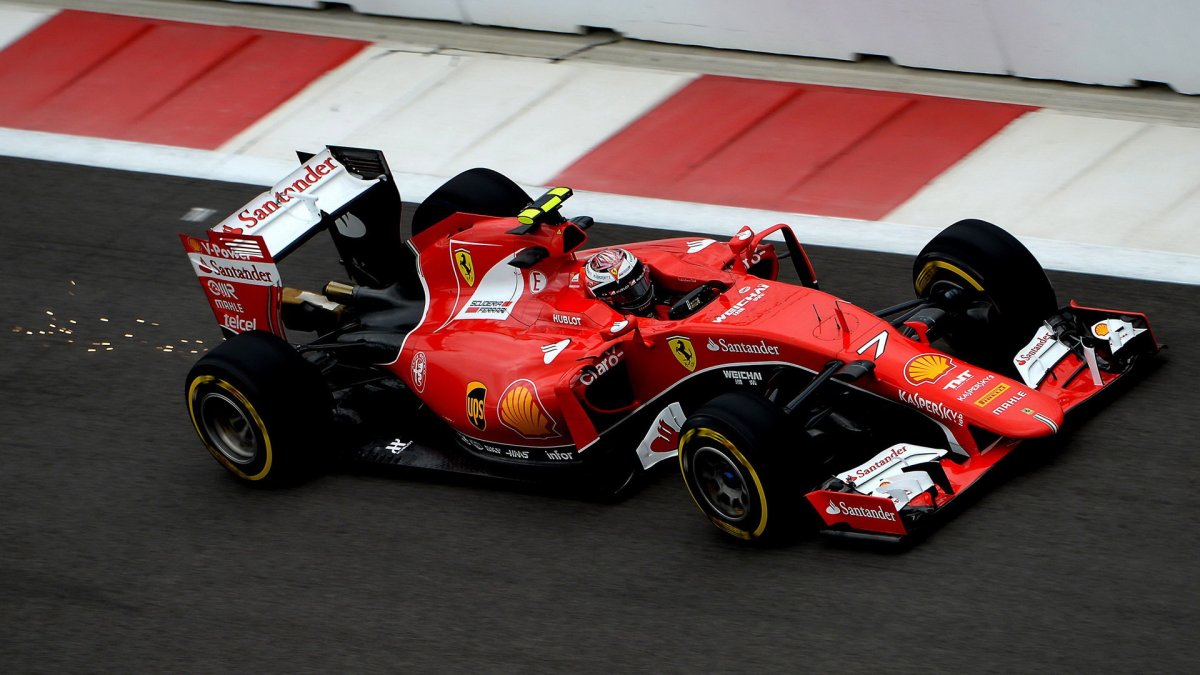 Kimi hází jiskry v Soči