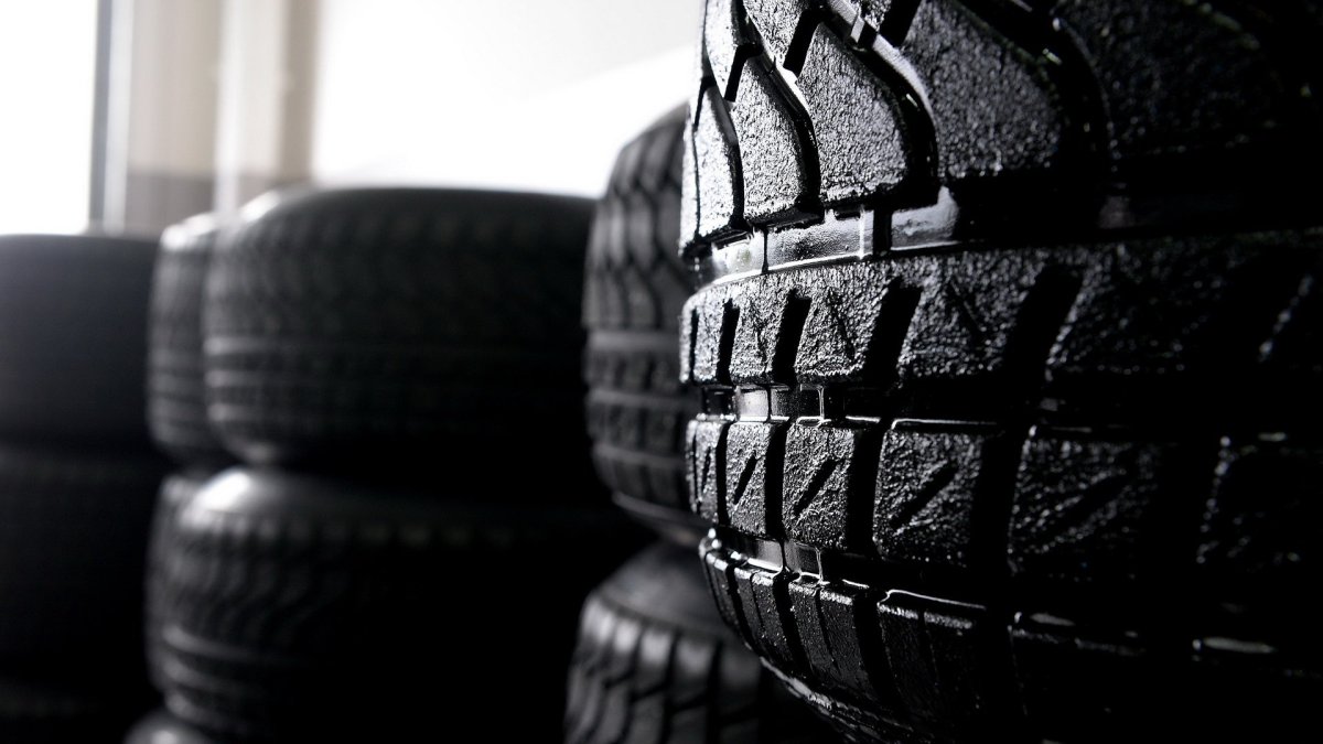 Pneumatiky Pirelli do deště odvádějí 65 litrů vody za sekundu každá