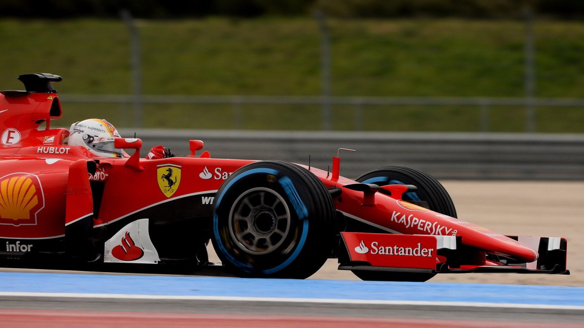 Sebastian Vettel při testech pneumatik na trati Paul Ricard