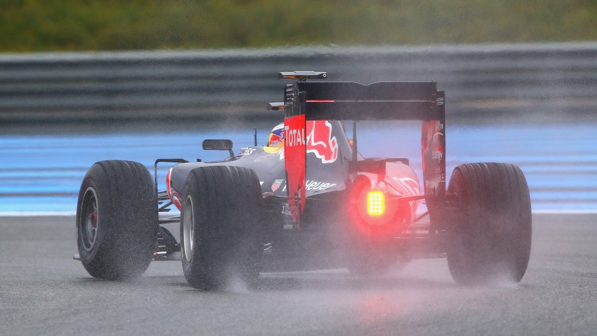 Daniel Riccirado při testech pneumatik do deště na trati Paul Ricard