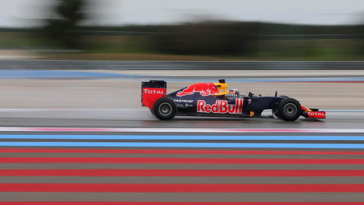 Daniel Riccirado při testech pneumatik do deště na trati Paul Ricard