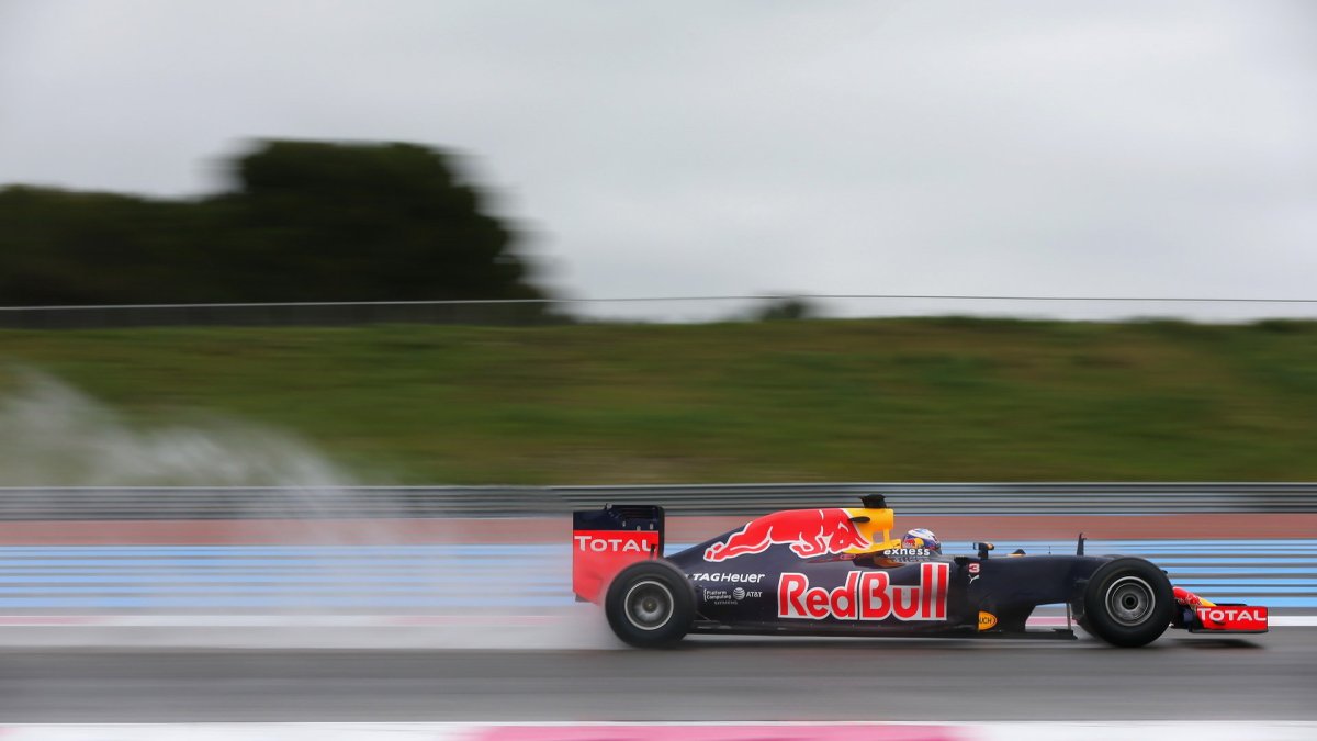 Daniel Riccirado při testech pneumatik do deště na trati Paul Ricard