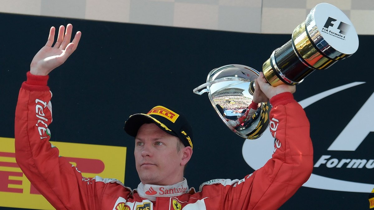 Kimi Räikkönen na pódiu v Barceloně