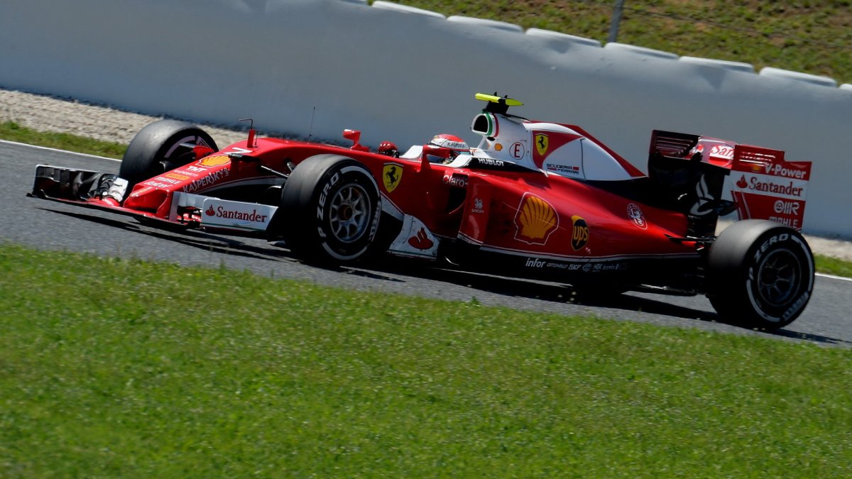 Kimi Räikkönen v závodě v Barceloně