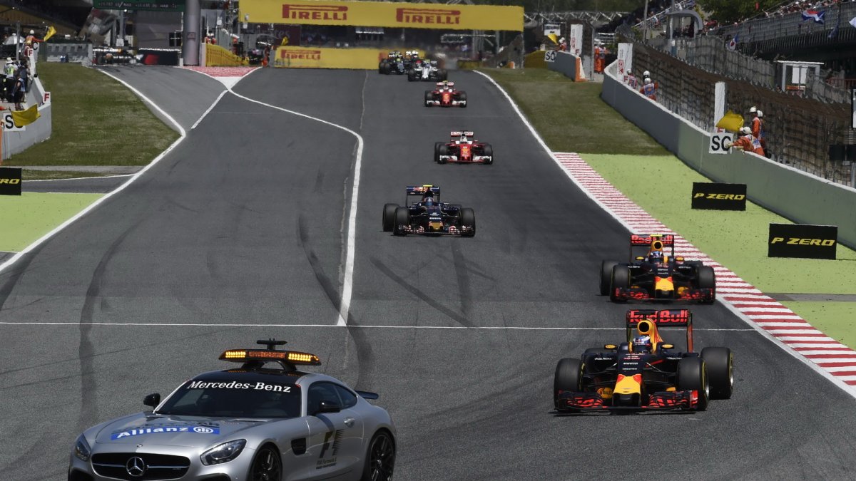 Safety car v závodě v Barceloně