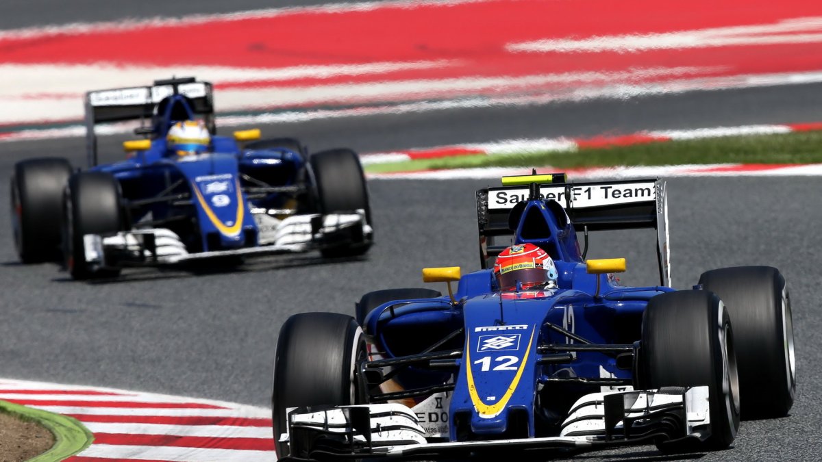 Felipe Nasr a Marcus Ericsson v závodě v Barceloně