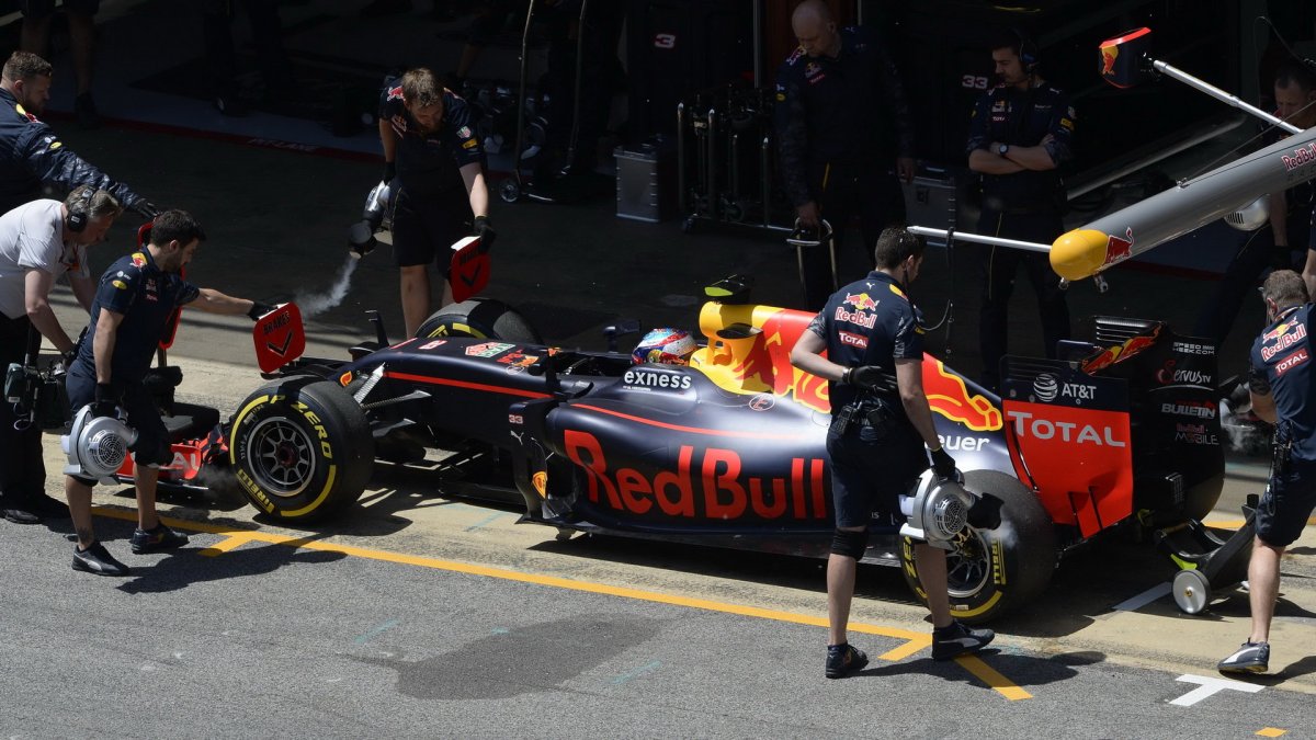 Max Verstappen při kvalifikaci v Barceloně