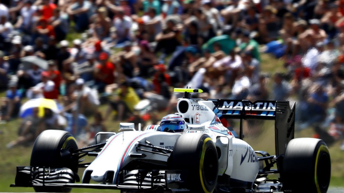 Valtteri Bottas při kvalifikaci v Barceloně