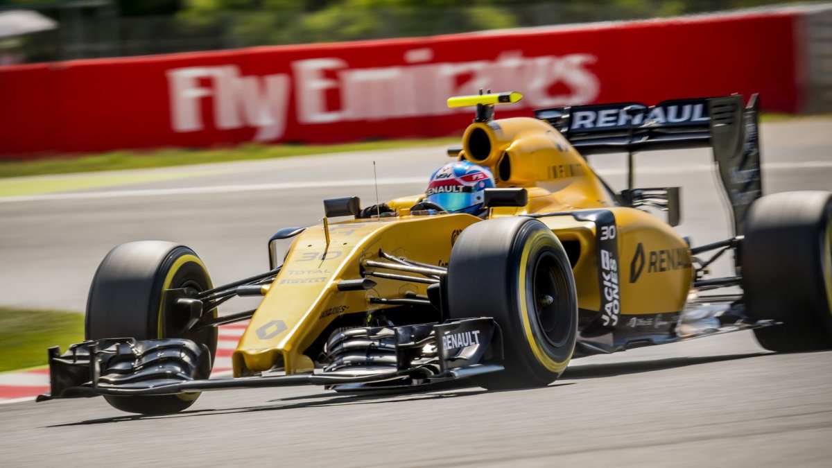 Jolyon Palmer při kvalifikaci v Barceloně
