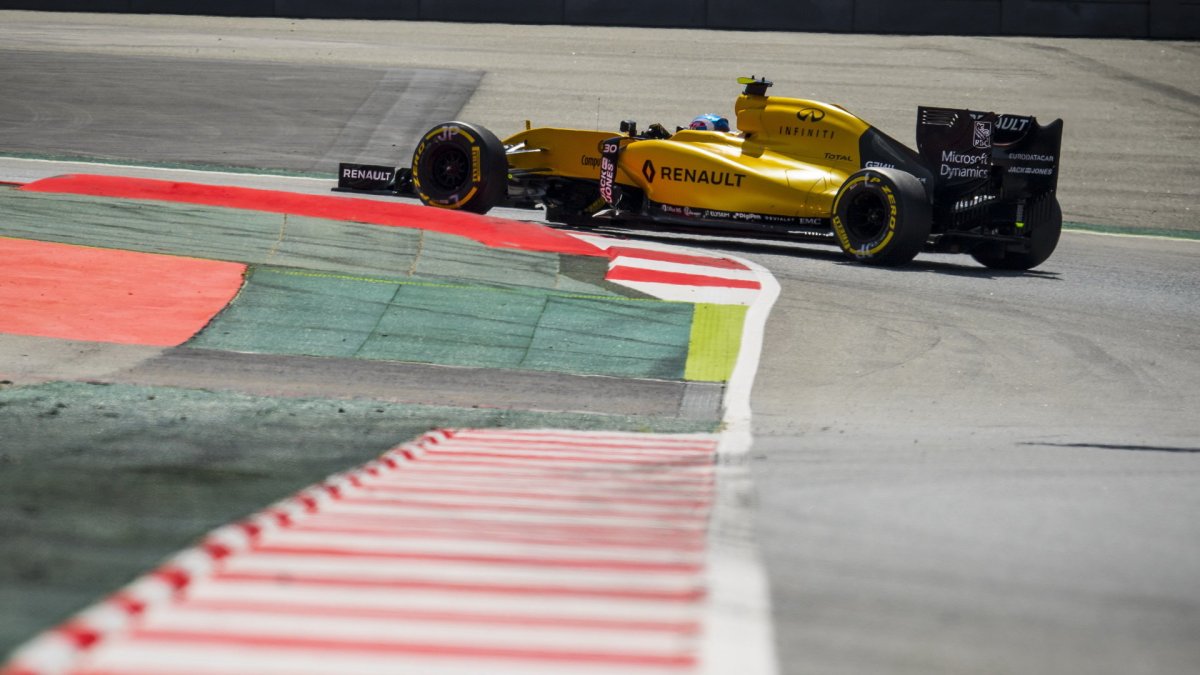 Jolyon Palmer při kvalifikaci v Barceloně