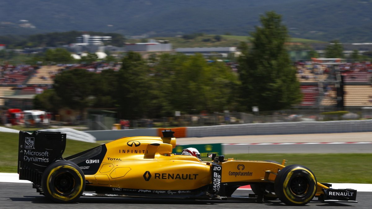 Kevin Magnussen při kvalifikaci v Barceloně