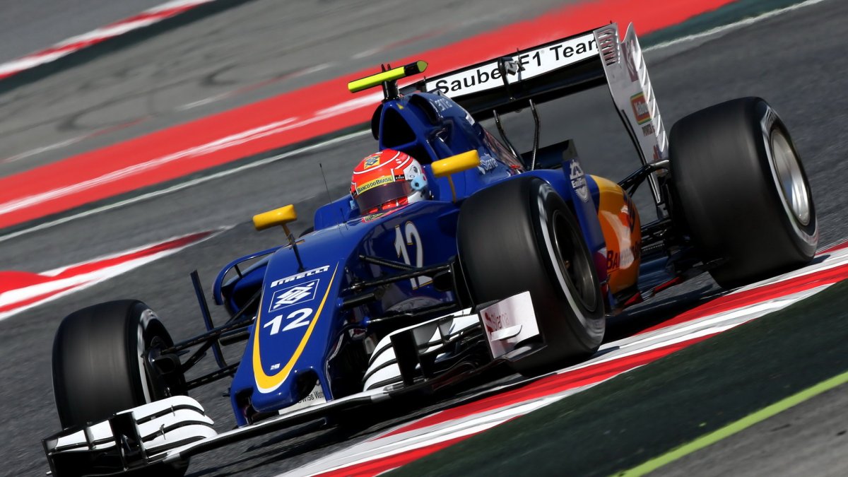 Felipe Nasr při kvalifikaci v Barceloně