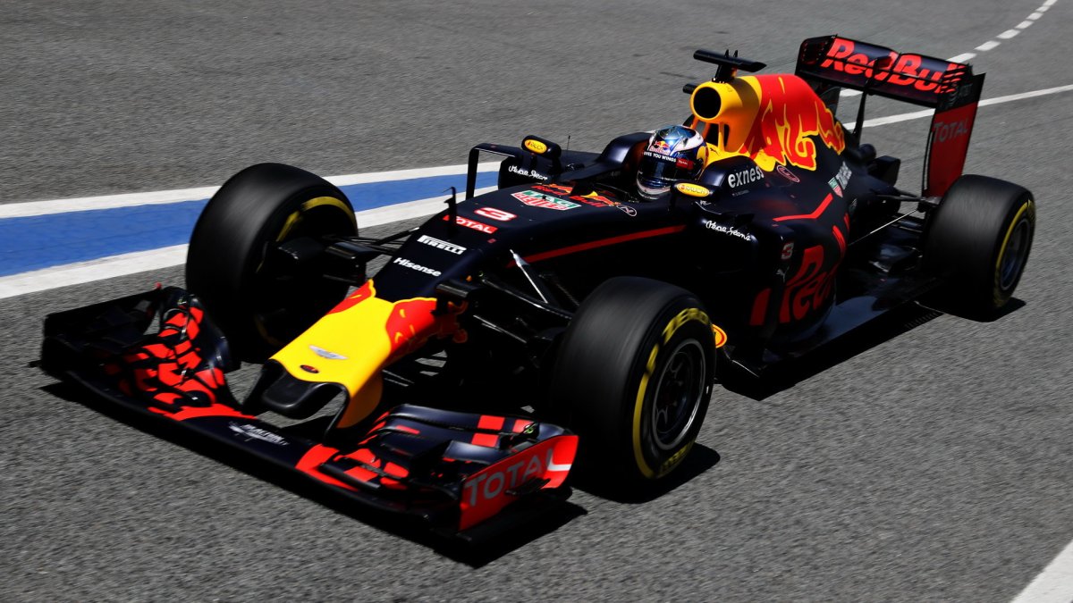 Daniel Ricciardo při kvalifikaci v Barceloně