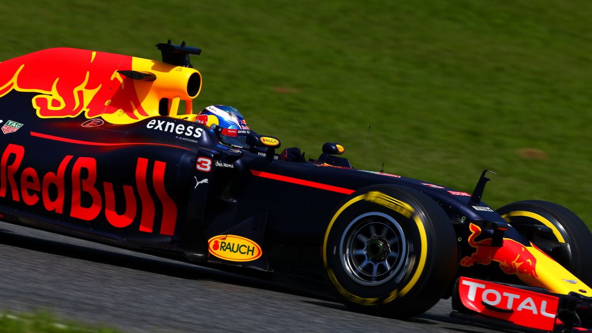 Daniel Ricciardo při kvalifikaci v Barceloně