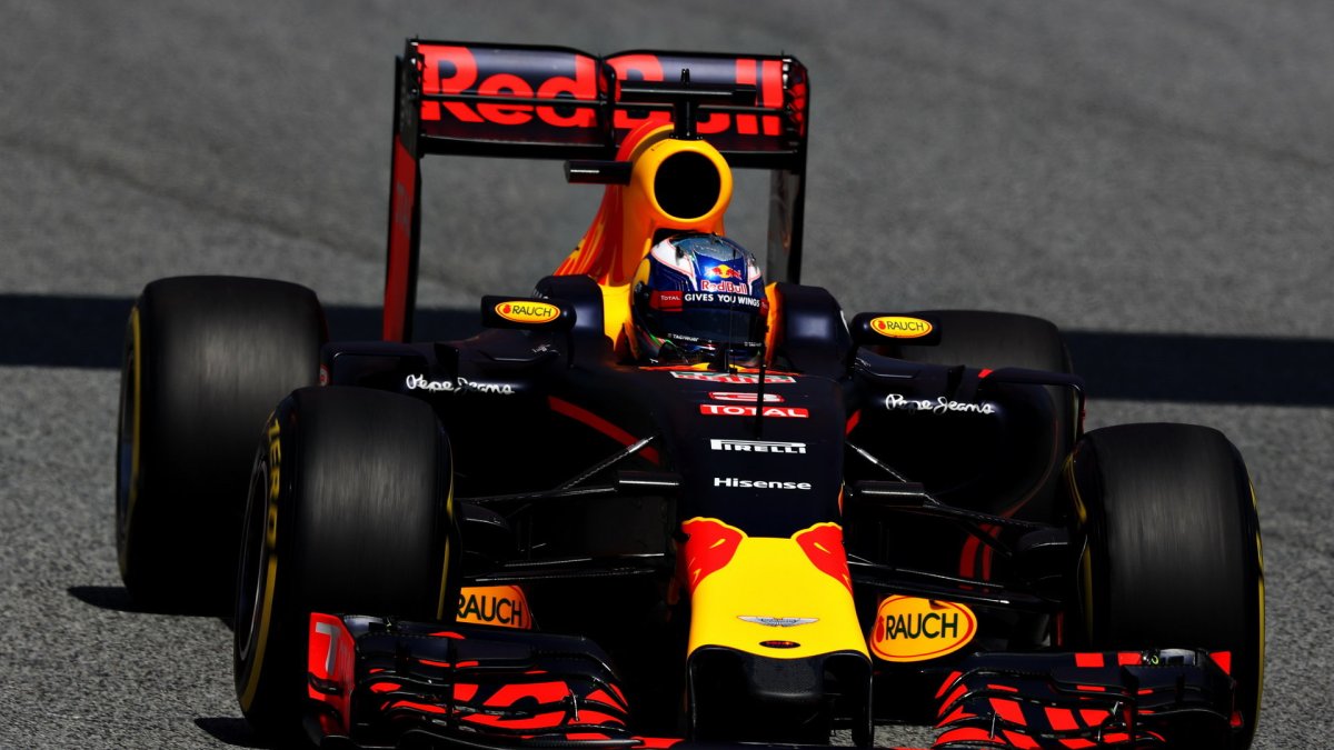 Daniel Ricciardo při kvalifikaci v Barceloně